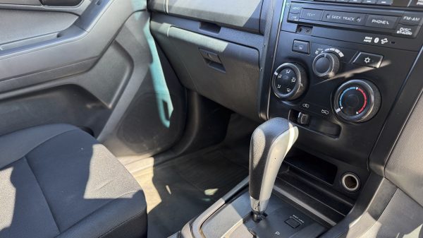 2016 Isuzu DMax Extra Cab - Image 5