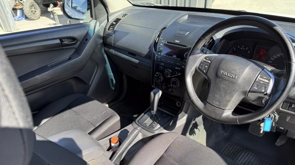 2016 Isuzu DMax Extra Cab - Image 4