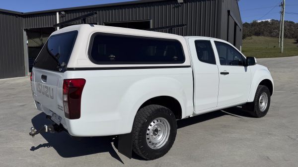 2016 Isuzu DMax Extra Cab - Image 2