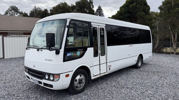 2011 Mitsubishi Rosa bus be600 Automatic - Image 2
