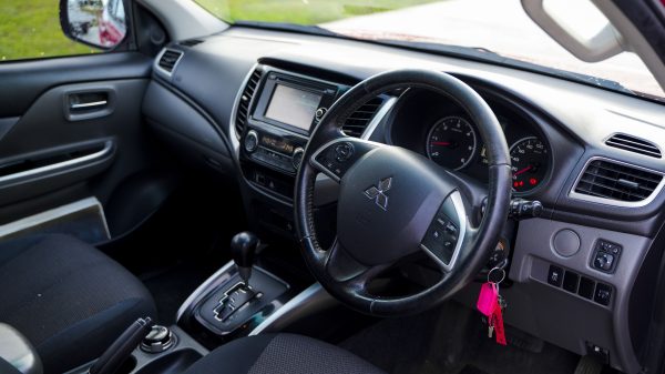 Mitsubishi Triton GLS 4X4 - Image 6