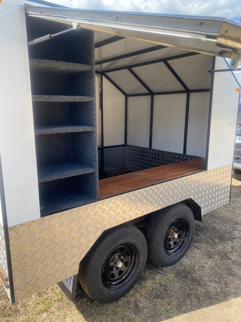 2014 Enclosed Trailer Dual-Axel