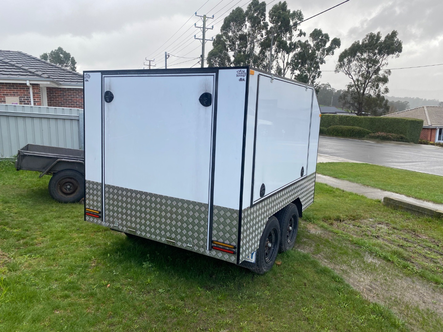 2014 Enclosed Trailer Dual-Axel