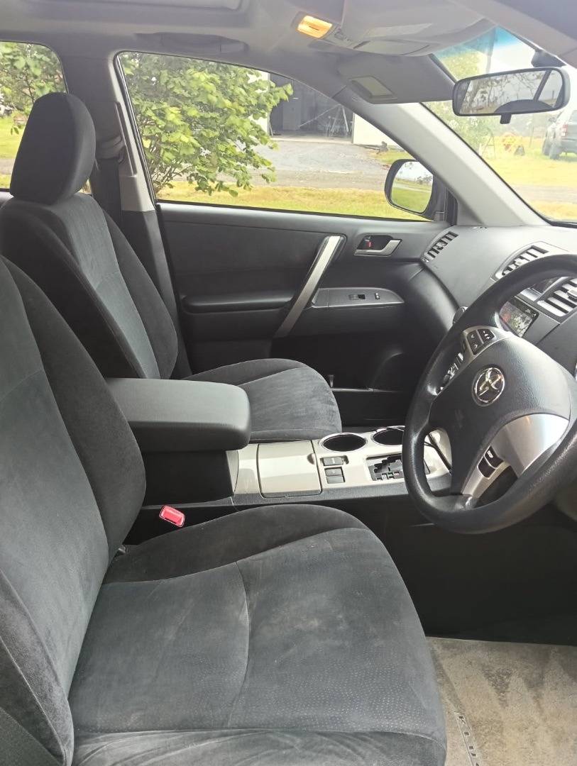 2012 Toyota Kluger