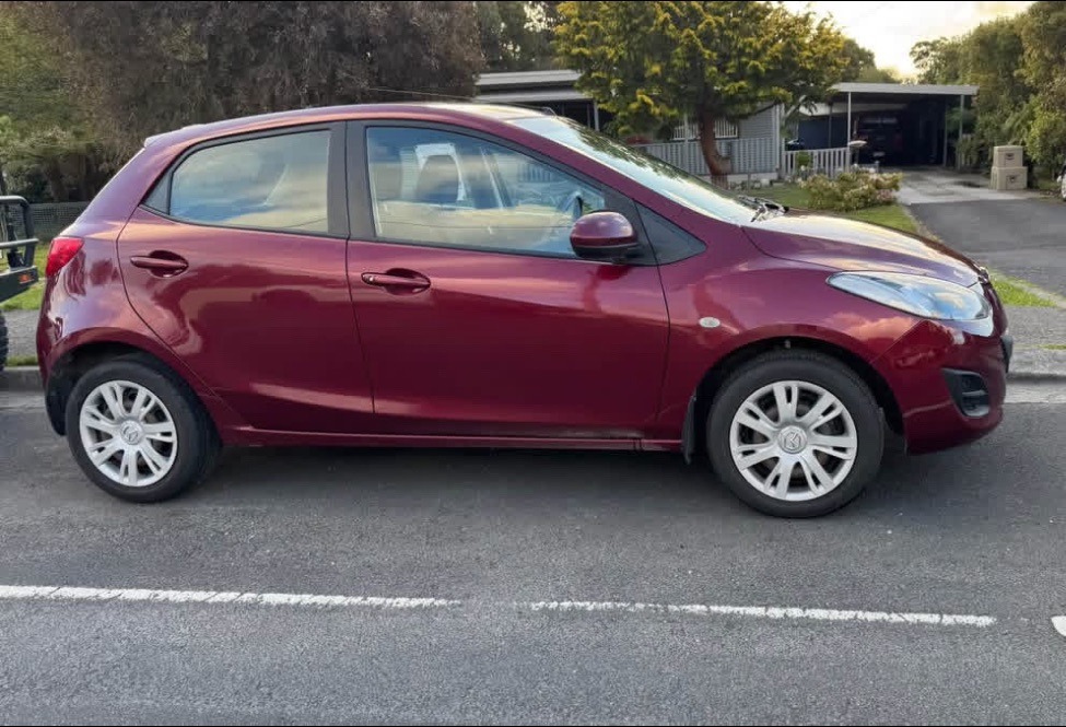 2010 mazda 2