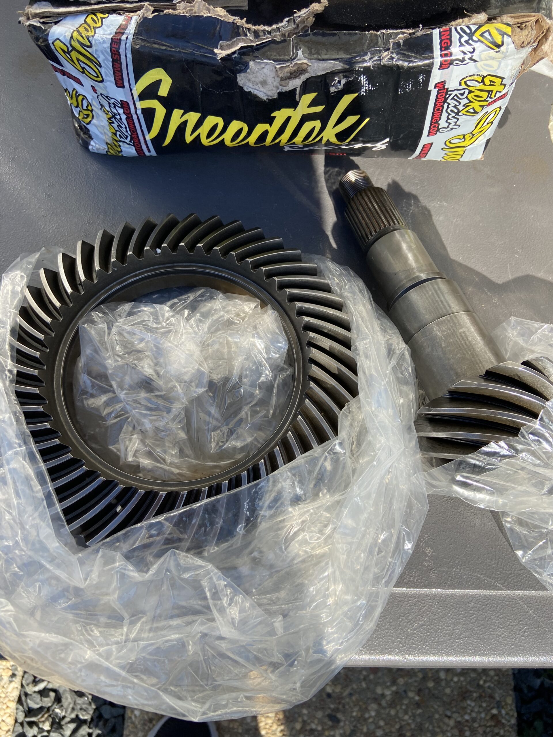 Nissan 350z ring gear and pinion new never used 4.09 ratio it’s the best ratio for the 350z /370 z